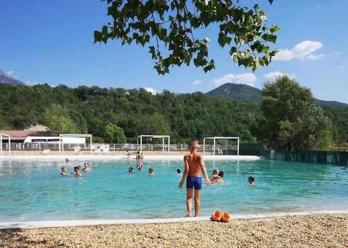Zecamping 3 Etoiles Chiens Acceptes Piscine Bar Et Restaurant Campsite