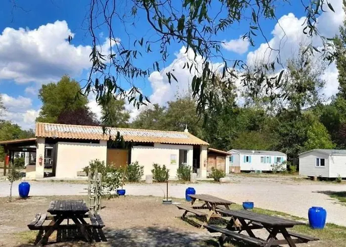 Zecamping 3 Etoiles Chiens Acceptes Piscine Bar Et Restaurant