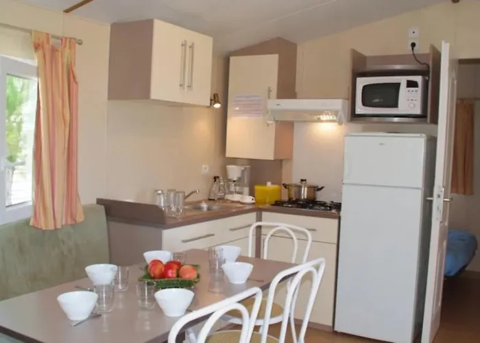 Zecamping 3 Etoiles Chiens Acceptes Piscine Bar Et Restaurant Campsite