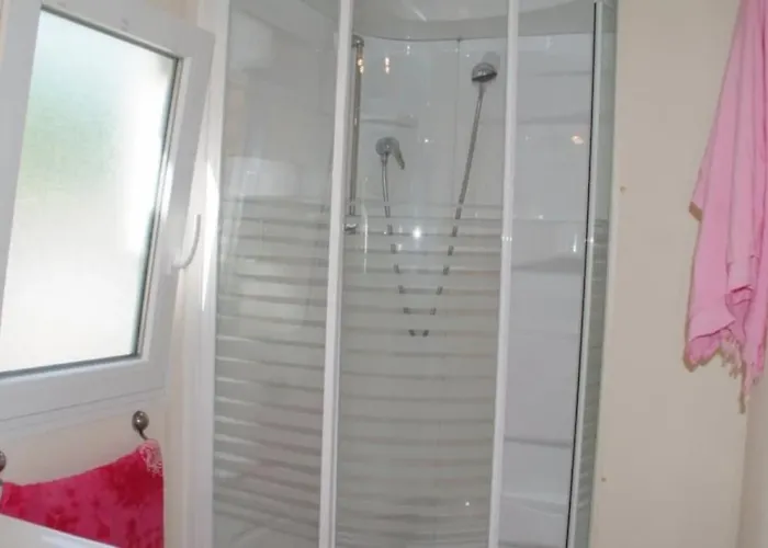 Zecamping 3 Etoiles Chiens Acceptes Piscine Bar Et Restaurant Mezel (Alpes-de-Haute-Provence)