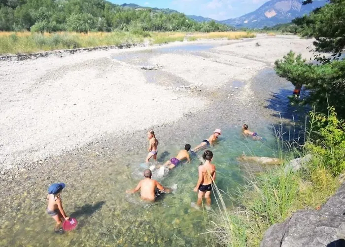 Zecamping 3 Etoiles Chiens Acceptes Piscine Bar Et Restaurant Campsite