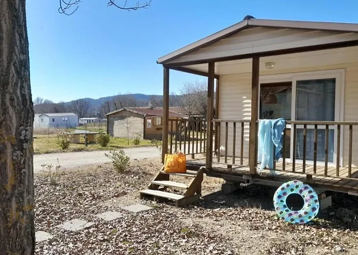 Zecamping 3 Etoiles Chiens Acceptes Piscine Bar Et Restaurant Mezel (Alpes-de-Haute-Provence)