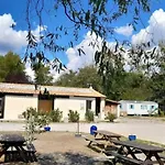 Zecamping 3 Etoiles Chiens Acceptes Piscine Bar Et Restaurant