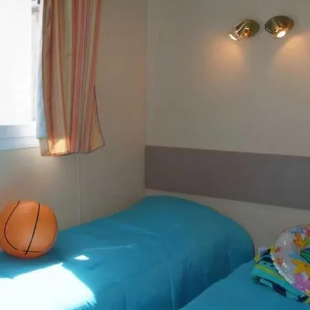 مكان تخييم Zecamping 3 Etoiles Piscine Animaux Acceptes Locatif Clim 25M2 4 Pers 3*