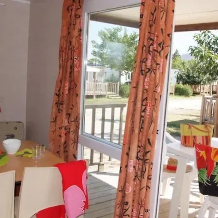 مكان تخييم Zecamping 3 Etoiles Piscine Animaux Acceptes Locatif Clim 25M2 4 Pers Mezel (Alpes-de-Haute-Provence)