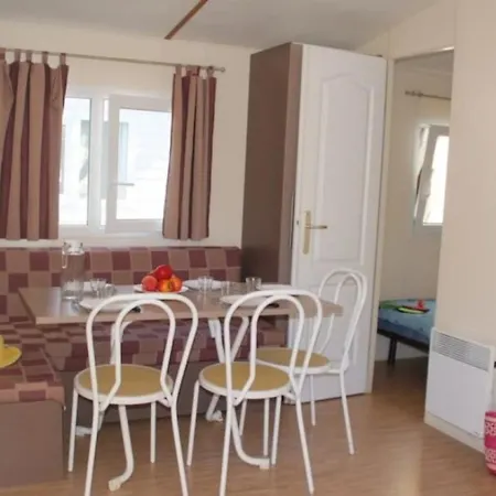 Zecamping 3 Etoiles Piscine Animaux Acceptes Locatif Clim 25M2 4 Pers مكان تخييم 3*