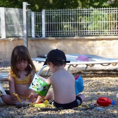 مكان تخييم Zecamping 3 Etoiles Piscine Animaux Acceptes Locatif Clim 25M2 4 Pers Mezel (Alpes-de-Haute-Provence)