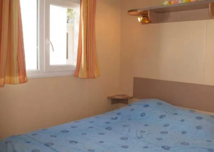 Zecamping 3 Etoiles Chiens Acceptes Piscine Bar Et Restaurant Parque de Campismo *