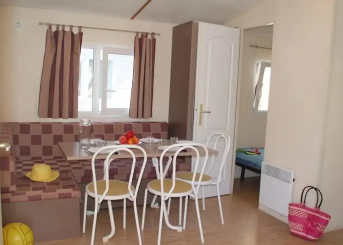 Zecamping 3 Etoiles Chiens Acceptes Piscine Bar Et Restaurant Parque de Campismo Mezel (Alpes-de-Haute-Provence)